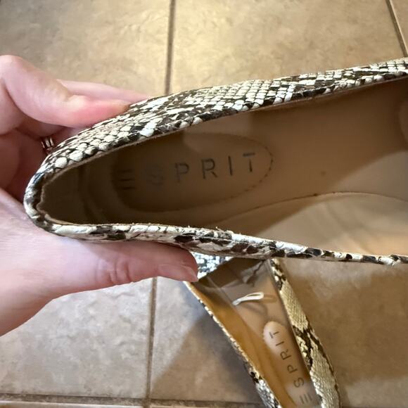Esprit Women’s 7.5 Faux Snake Skin Pointed Toe Flats - Picture 4 of 9